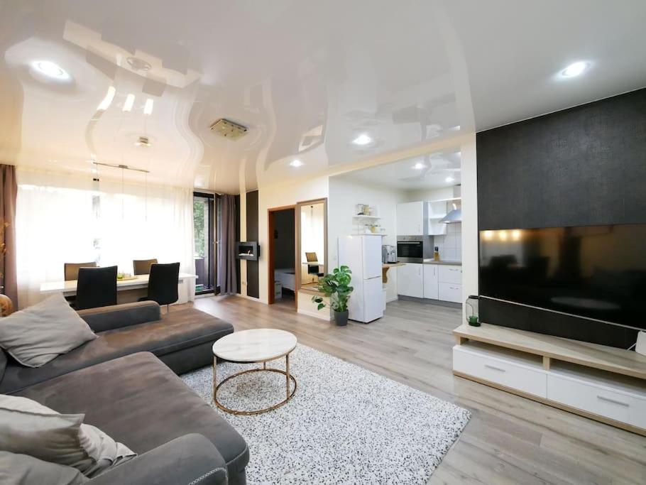 61 M2 Erdgeschosswohnung Mit Eigenem Parkplatz Vorm Haus Osnabrück Eksteriør bilde